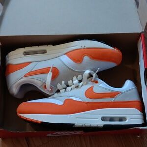 NIKE AIR MAX 1  ORANGE